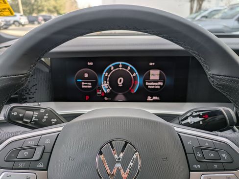 New 2026 Volkswagen Tiguan SE R-Line FWD image 36
