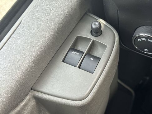 Used 2024 GMC Savana 2500 w/ Driver Convenience Package image 15