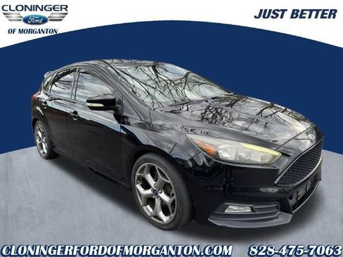 Used 2017 Ford Focus ST image 4