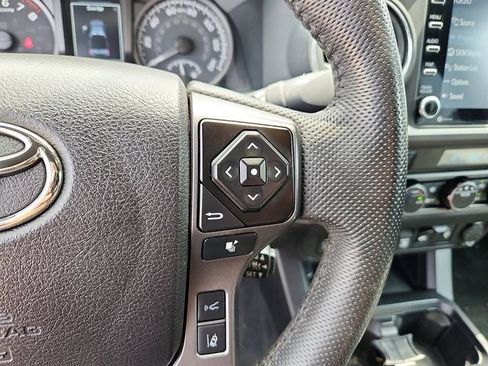 Used 2022 Toyota Tacoma TRD Off-Road w/ Technology Package AWD/4WD image 16