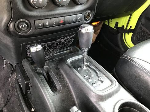 Used 2016 Jeep Wrangler Unlimited Rubicon w/ Connectivity Group image 6