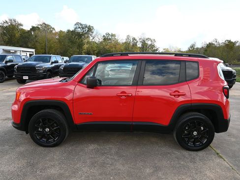 Used 2022 Jeep Renegade Latitude w/ Convenience Group image 2