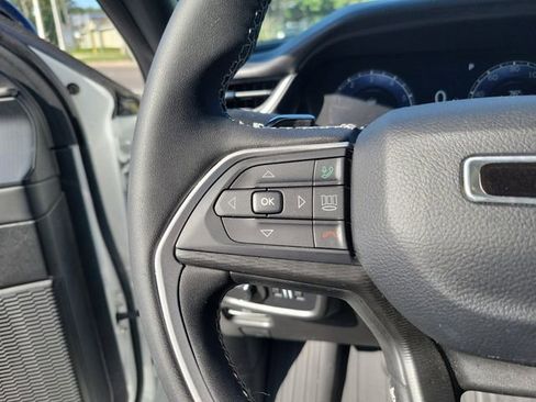 Used 2024 Jeep Grand Cherokee L Altitude AWD/4WD image 17