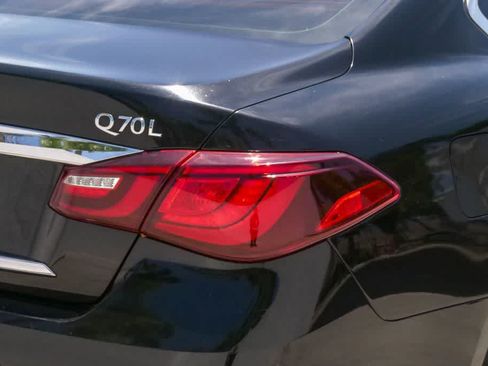 Used 2015 INFINITI Q70 L 5.6 w/ V8 Deluxe Technology Package RWD image 10