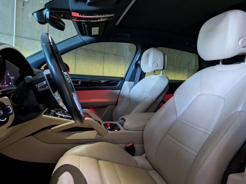 Used 2023 Porsche Cayenne image 5