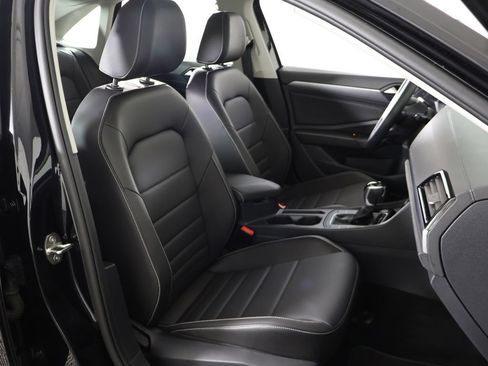 Used 2024 Volkswagen Jetta SE FWD image 31