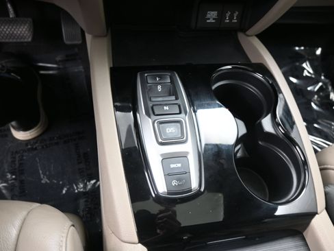 Used 2016 Honda Pilot Touring image 14