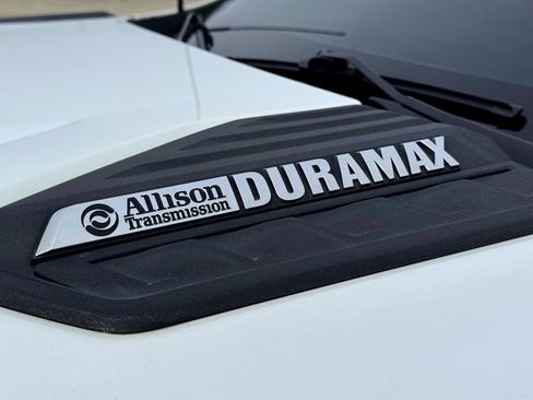 Used 2024 Chevrolet Silverado 2500 LTZ w/ LTZ Plus Package image 3