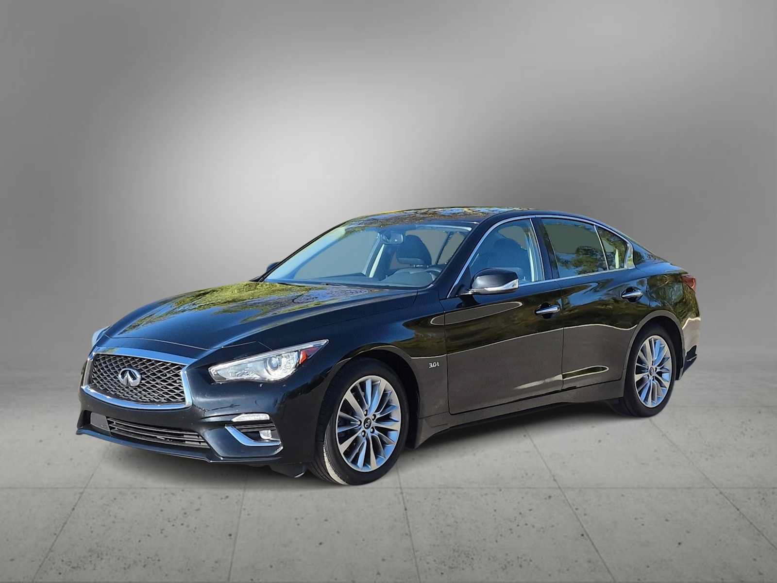 Used 2019 INFINITI Q50 Luxe w/ Essential Package (3.0T Luxe) AWD/4WD image 4