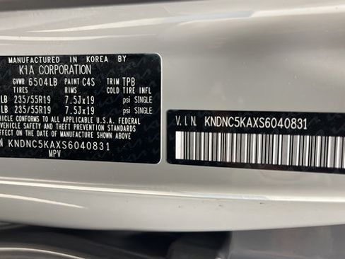 Used 2025 Kia Carnival EX FWD image 29