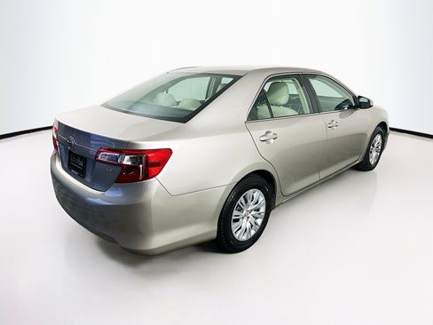 Used 2013 Toyota Camry LE image 9