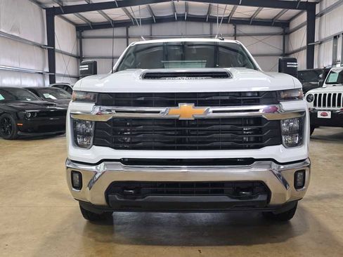Used 2024 Chevrolet Silverado 2500 LT w/ Convenience Package image 2