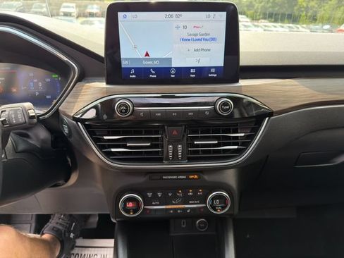 Used 2020 Ford Escape Titanium AWD/4WD image 25
