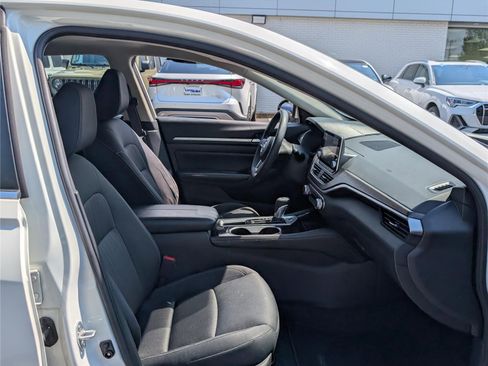 Used 2023 Nissan Altima 2.5 SV image 11