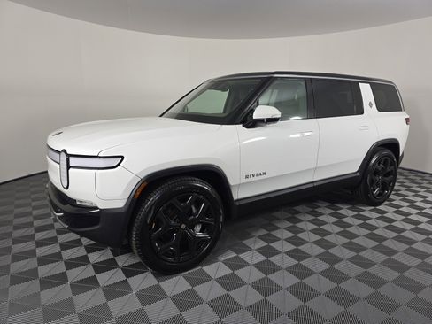 Used 2023 Rivian R1S Adventure AWD/4WD image 1
