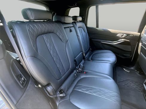 Used 2025 BMW X7 M60i AWD/4WD image 18