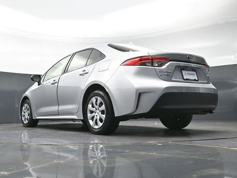 Used 2025 Toyota Corolla LE FWD image 35