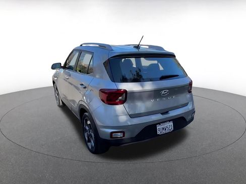 Used 2025 Hyundai Venue SEL image 11