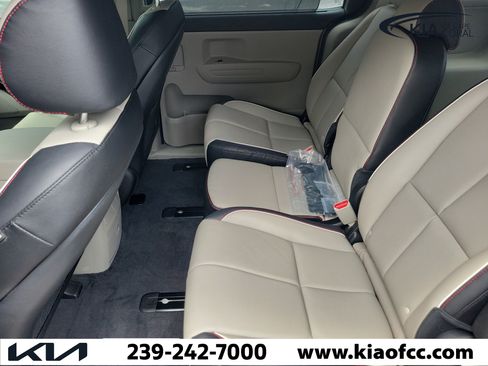 Used 2021 Kia Sedona EX FWD image 12
