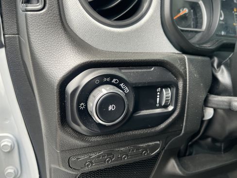 Used 2024 Jeep Wrangler Unlimited Sport AWD/4WD image 17