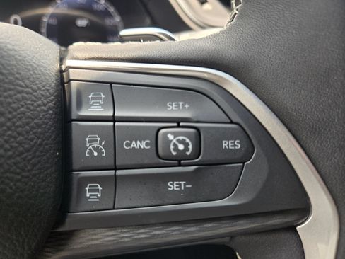 Used 2025 Jeep Grand Cherokee Altitude AWD/4WD image 22