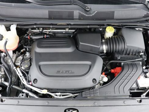 Used 2022 Chrysler Pacifica Touring-L w/ S Appearance Package image 12