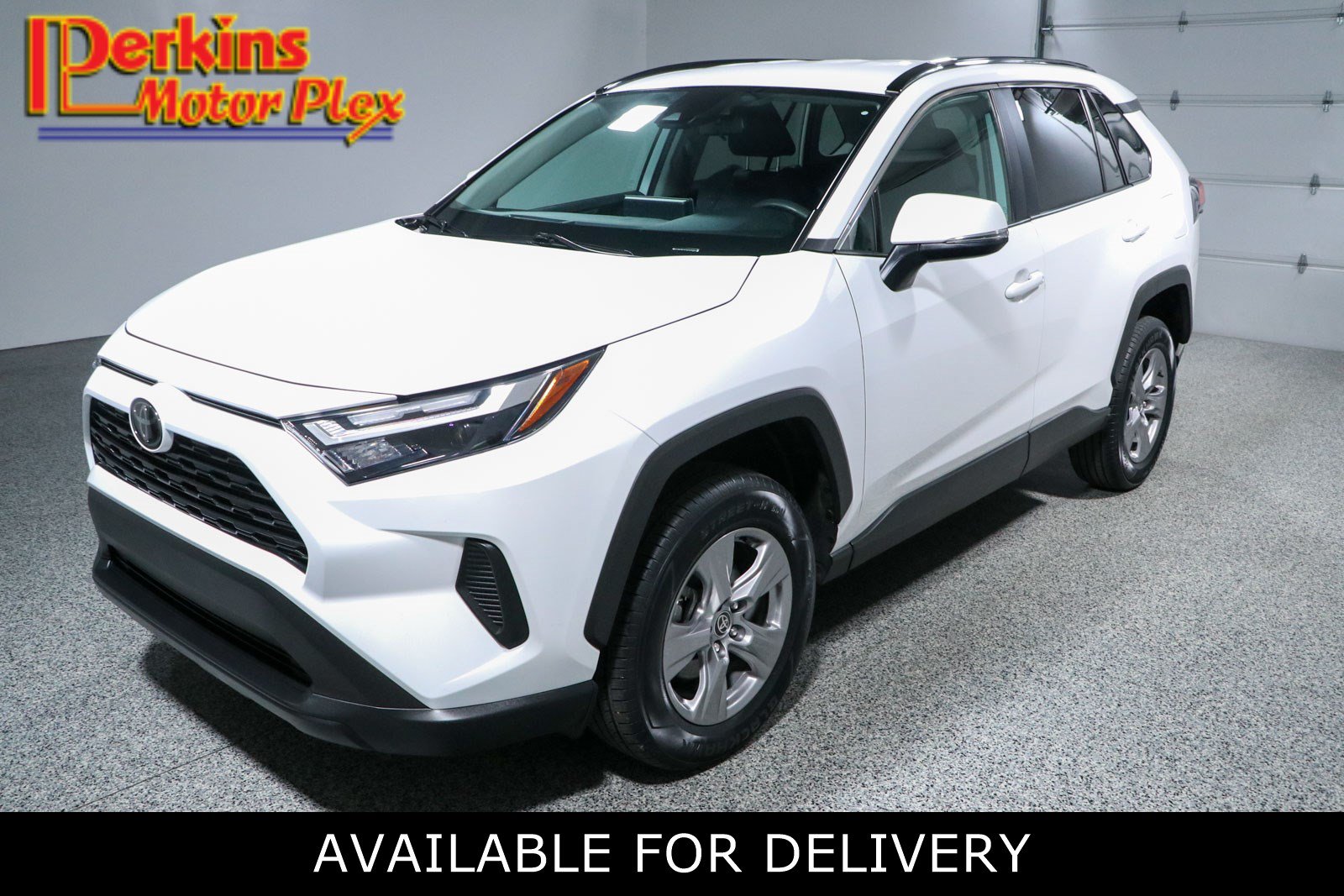 Used 2025 Toyota RAV4 XLE FWD image 1