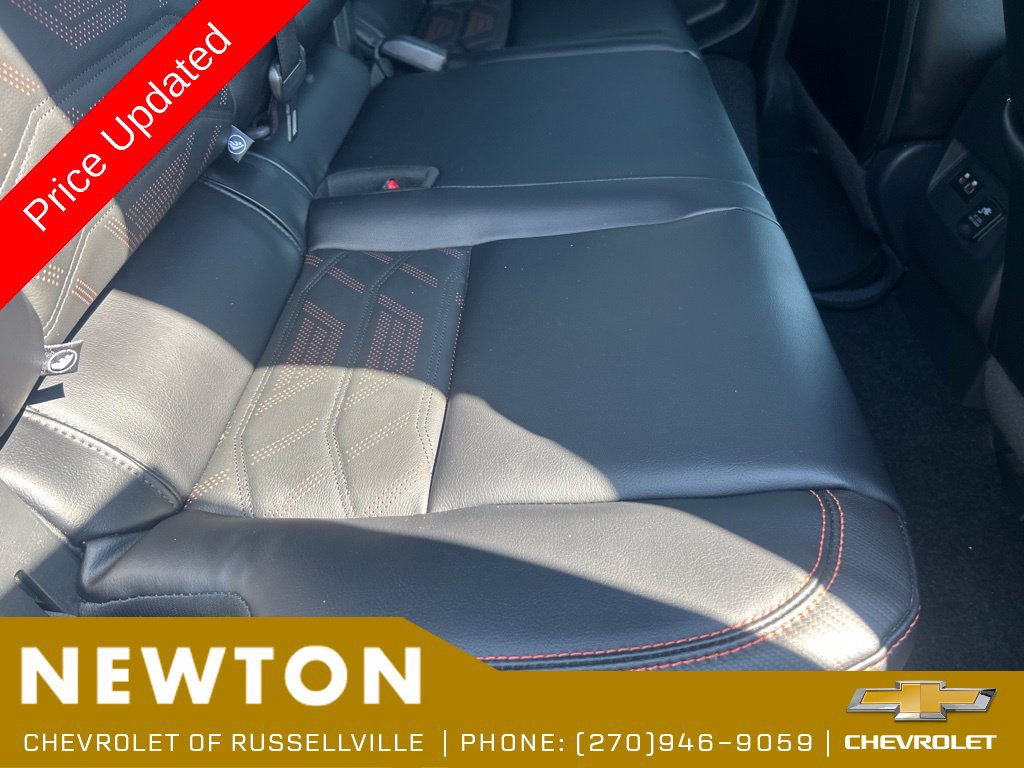 Used 2025 Nissan Frontier 2WD Crew Cab image 29
