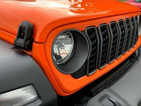 Used 2025 Jeep Wrangler Sport S image 26