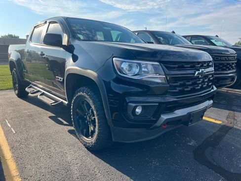 Used 2022 Chevrolet Colorado Z71 w/ Z71 Midnight Edition AWD/4WD image 2