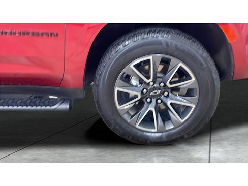 Used 2023 Chevrolet Suburban Z71 w/ Luxury Package AWD/4WD image 22