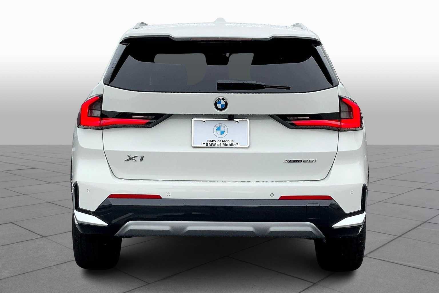 Used 2025 BMW X1 xDrive28i w/ Technology Package AWD/4WD image 4