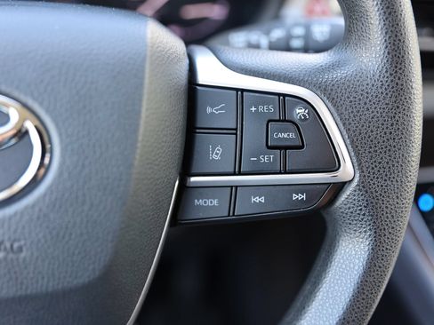 Used 2021 Toyota Sienna LE AWD/4WD image 39