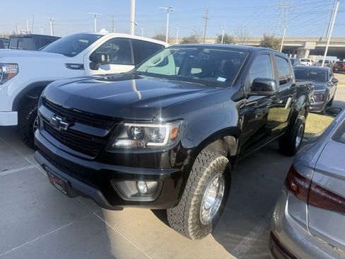 Used 2019 Chevrolet Colorado Z71 w/ Z71 Midnight Edition image 2