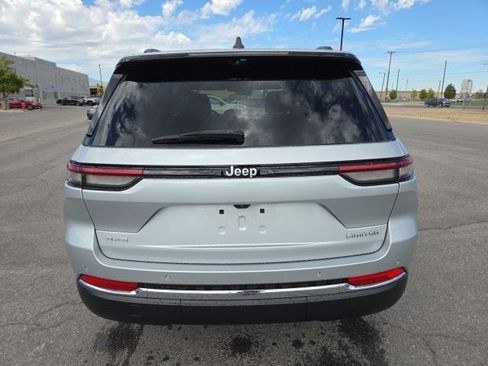 Used 2025 Jeep Grand Cherokee Limited w/ Luxury Tech Group II AWD/4WD image 4