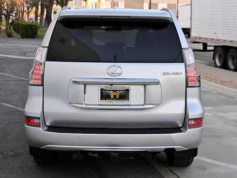 Used 2018 Lexus GX 460 Luxury w/ Preferred Accessory Package image 5