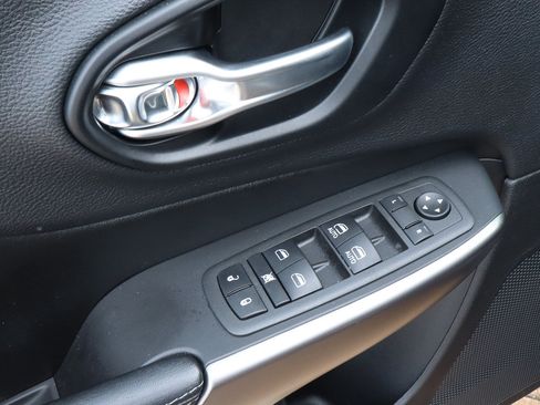 Used 2022 Jeep Cherokee Latitude Lux w/ Sun & Sound Group FWD image 15