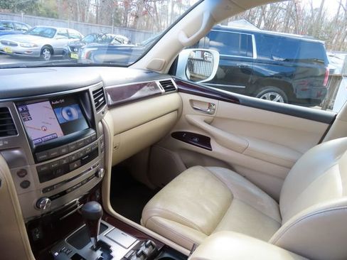 Used 2013 Lexus LX 570 4WD image 28