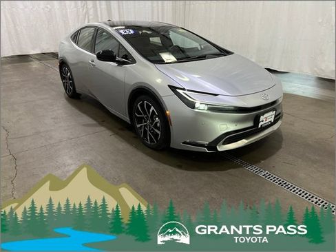 Used 2023 Toyota Prius Prime Premium FWD image 1