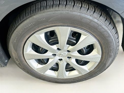 Used 2025 Toyota Corolla LE FWD image 11