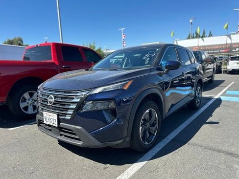Used 2024 Nissan Rogue SV FWD image 3
