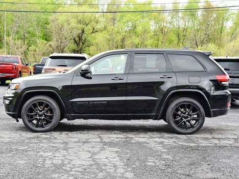 Used 2017 Jeep Grand Cherokee Altitude AWD/4WD image 6