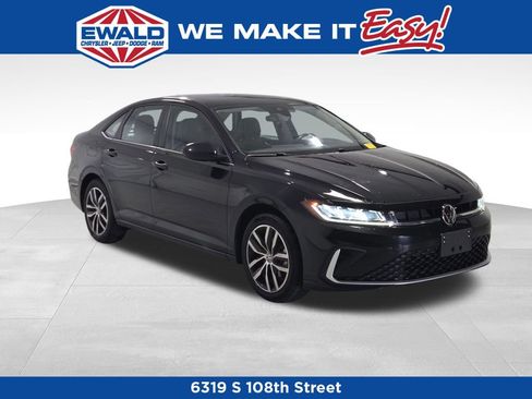 Used 2025 Volkswagen Jetta SE FWD image 1