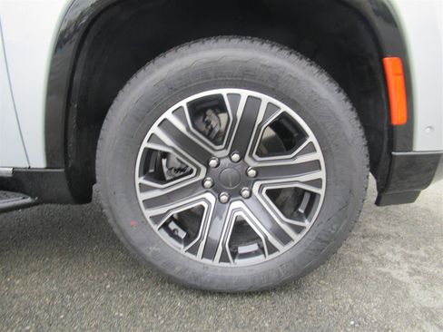 Used 2024 Jeep Wagoneer 4WD w/ Premium Group I image 28