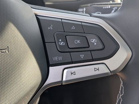 Used 2022 Volkswagen Tiguan SE w/ Panoramic Sunroof Package image 29