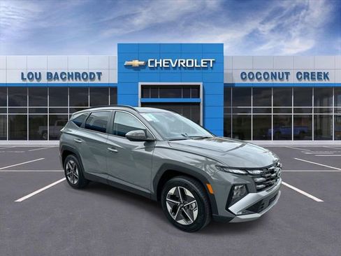 Used 2025 Hyundai Tucson SEL FWD image 2