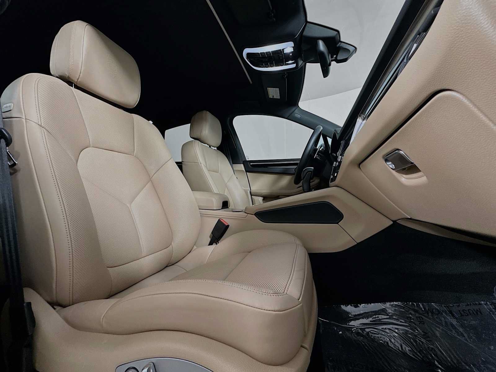 Certified 2026 Porsche Macan AWD/4WD image 29