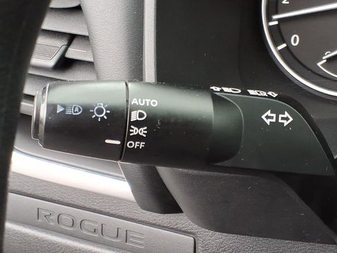 Used 2024 Nissan Rogue S image 22