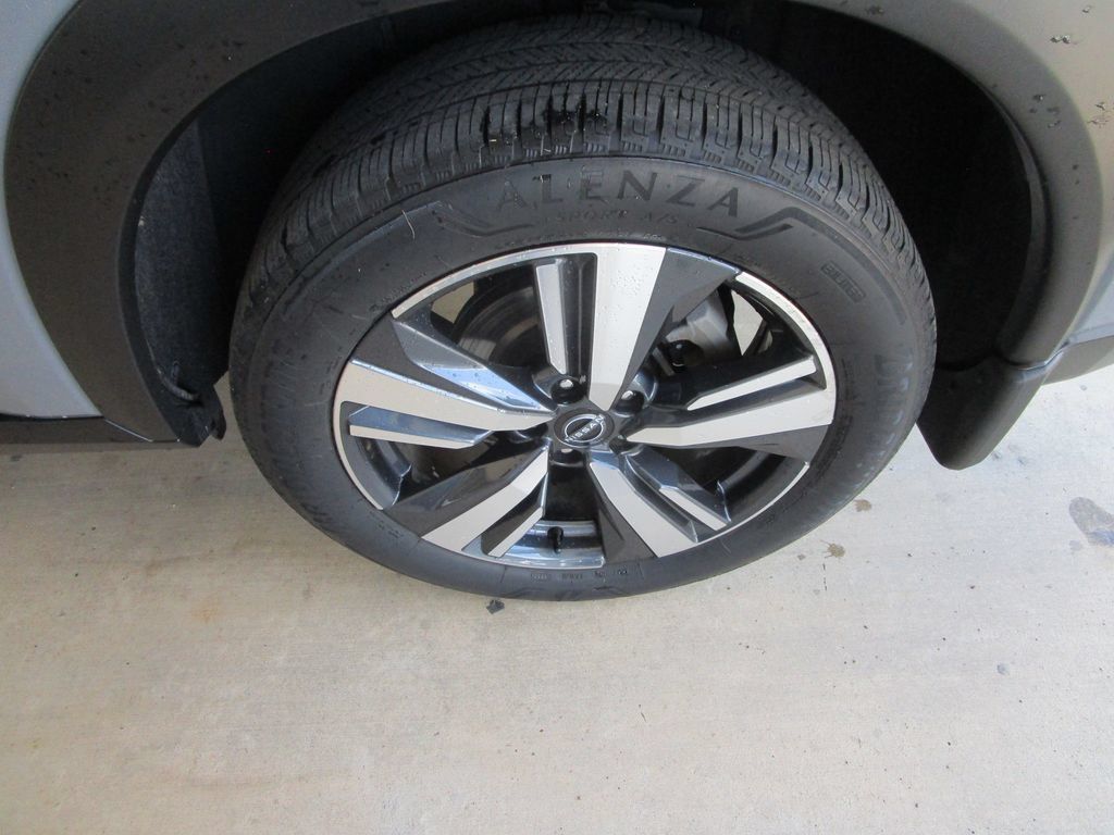 Used 2024 Nissan Rogue SL FWD image 12