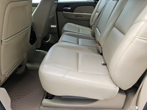 Used 2013 Chevrolet Avalanche LTZ RWD image 22
